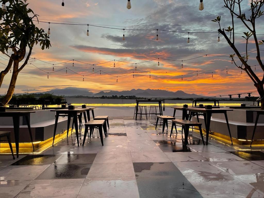 Kaloka Airport Hotel Sumbawa Besar Экстерьер фото