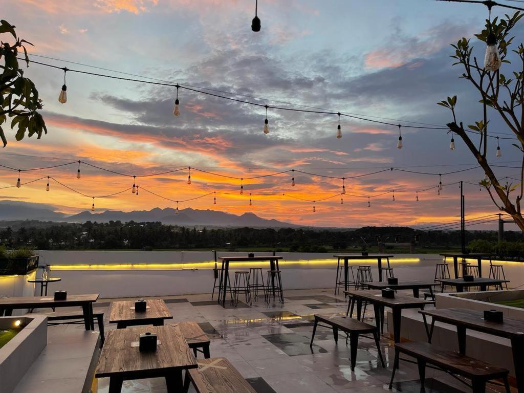 Kaloka Airport Hotel Sumbawa Besar Экстерьер фото