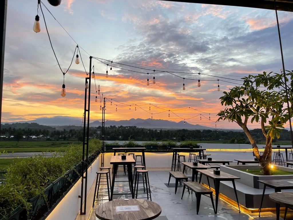 Kaloka Airport Hotel Sumbawa Besar Экстерьер фото