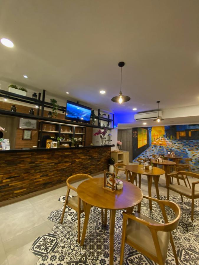 Kaloka Airport Hotel Sumbawa Besar Экстерьер фото