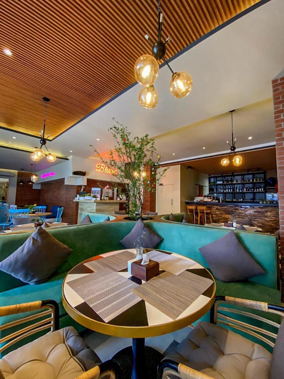 Kaloka Airport Hotel Sumbawa Besar Экстерьер фото