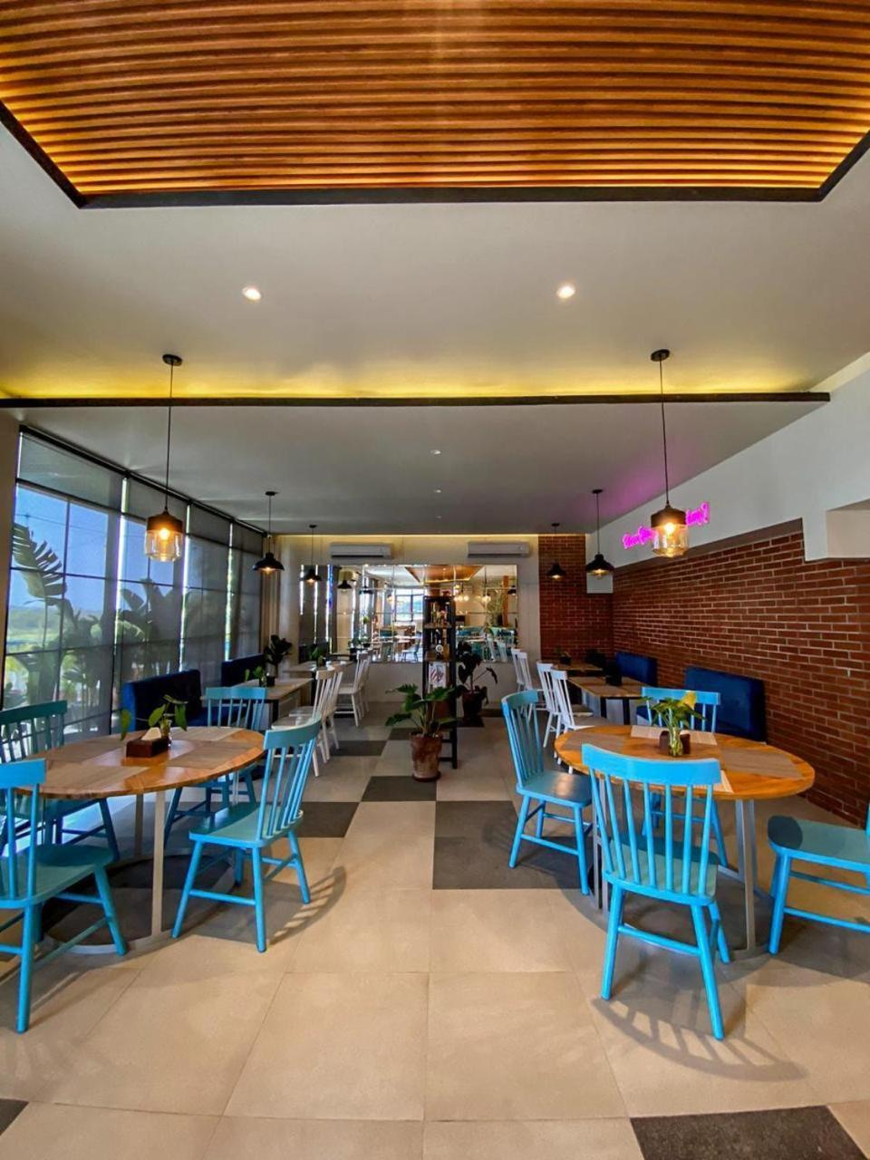 Kaloka Airport Hotel Sumbawa Besar Экстерьер фото