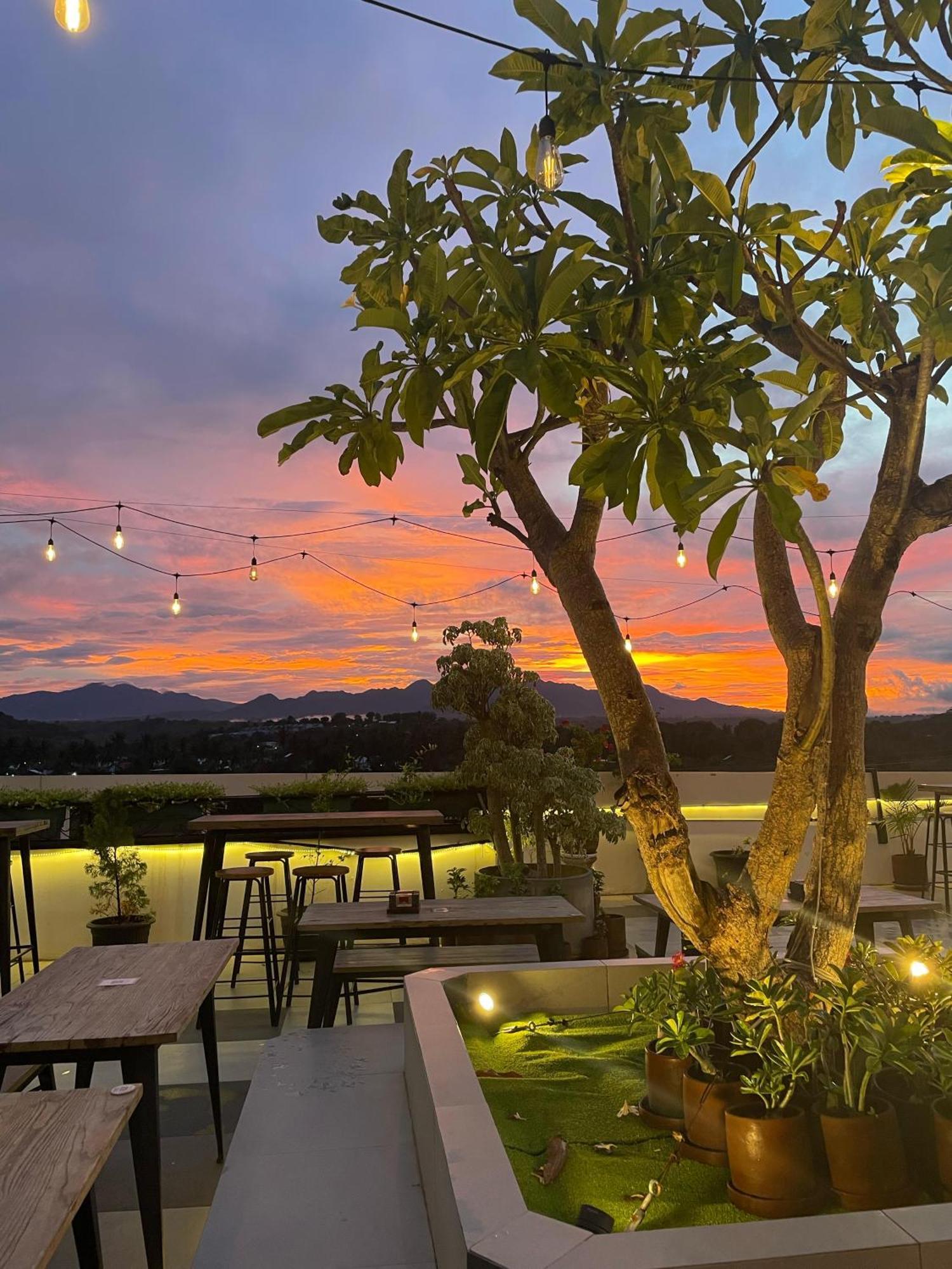 Kaloka Airport Hotel Sumbawa Besar Экстерьер фото