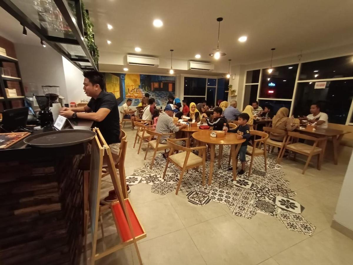 Kaloka Airport Hotel Sumbawa Besar Экстерьер фото